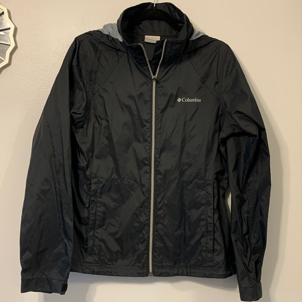 Hooded compact Windbreaker